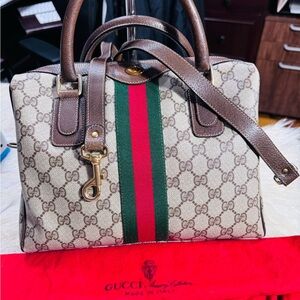 Gucci 2 Ways Canvas Shoulder /Sling Bag Red,Green Monogram Accent w/ Duster